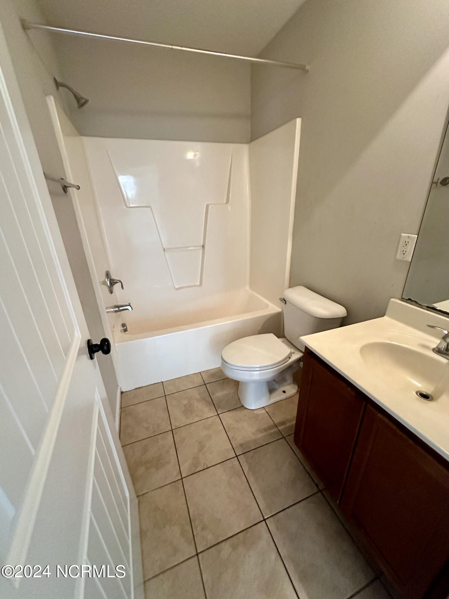5006 Lord Byron Road Wilmington, NC 28405 - Photo 10 of 16 Bath