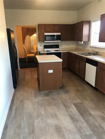 $2,200 | 716 Kristi Lane, Cedar Hill, TX 75104