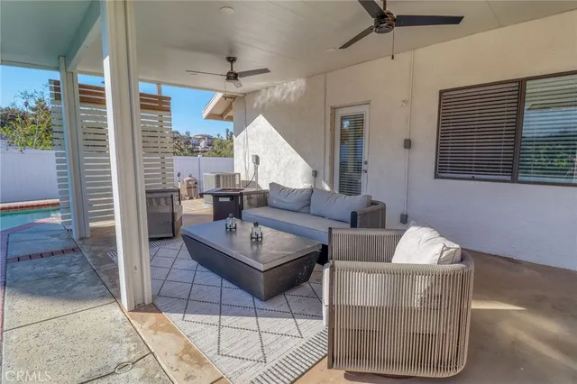 a view of a pathway with a white house