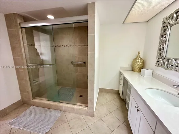 $3,500 | 19707 Turnberry Way, Unit 15B, Aventura, FL 33180