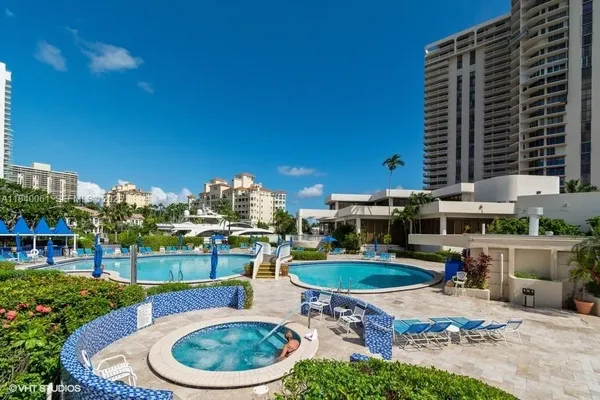 $3,500 | 19707 Turnberry Way, Unit 15B, Aventura, FL 33180