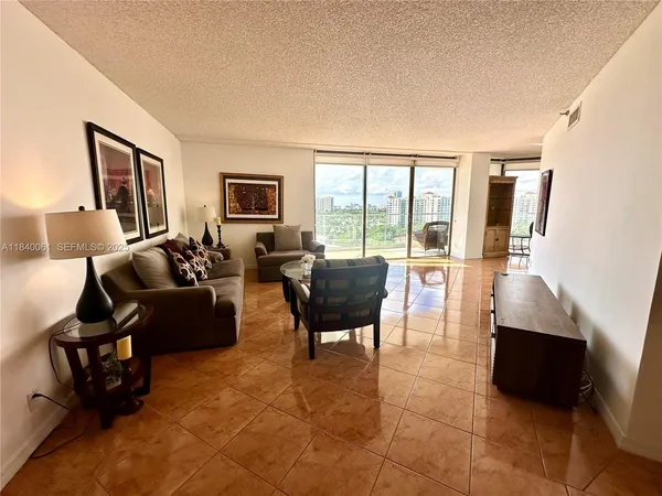$3,500 | 19707 Turnberry Way, Unit 15B, Aventura, FL 33180