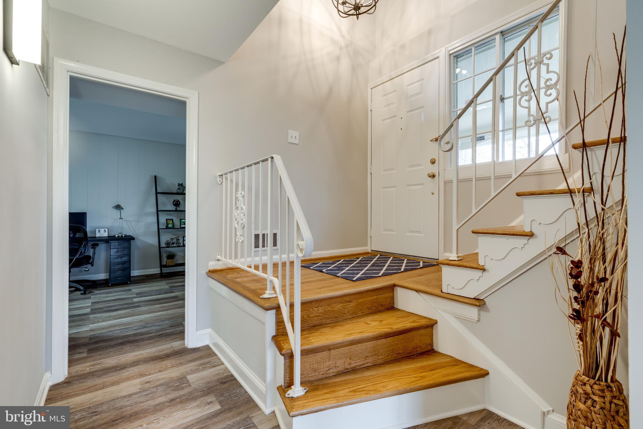 8712 Clydesdale Road Springfield, VA 22151 - Photo 2 of 39 Elegant Two Story Foyer