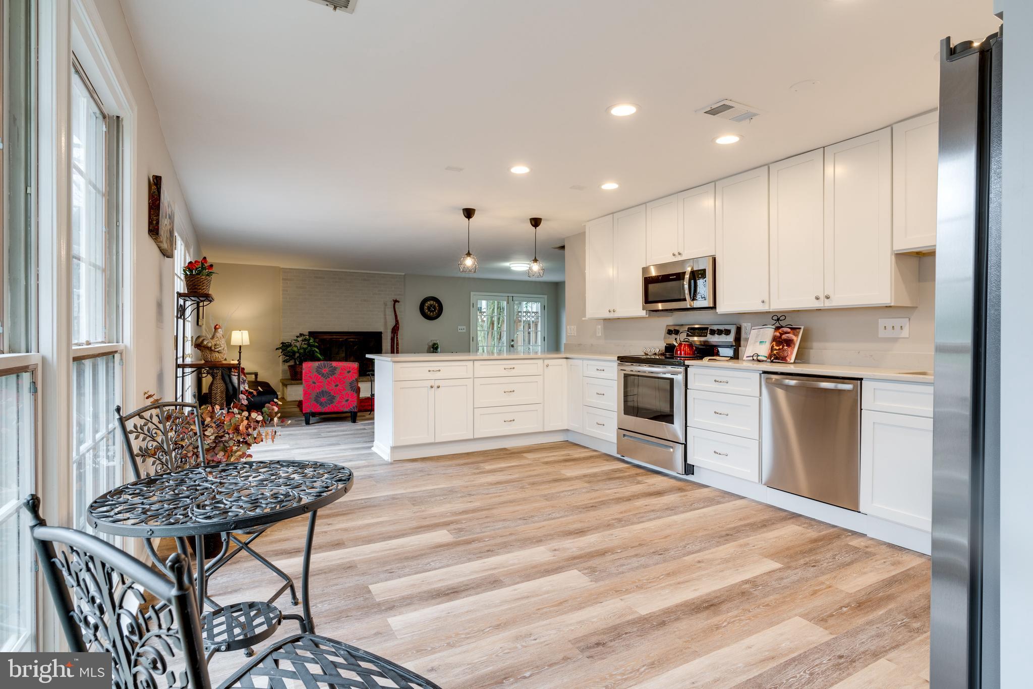 8712 Clydesdale Road Springfield, VA 22151 - Photo 8 of 39 Fully Remodeled Gourmet Kitchen - A Chef's Dream