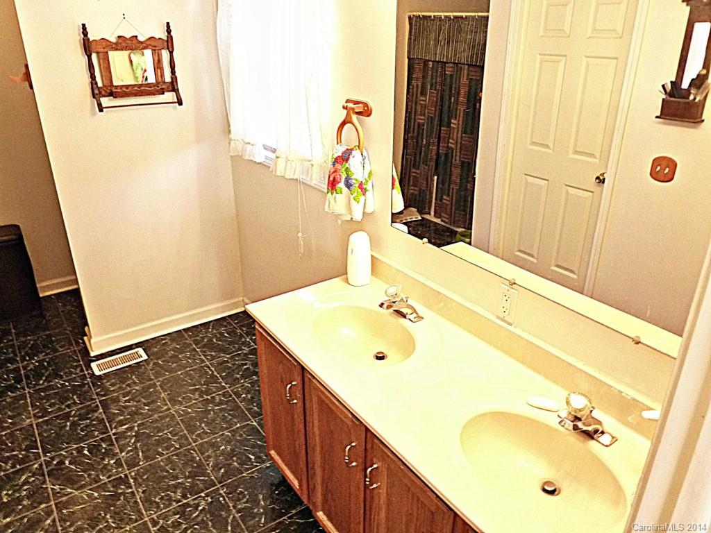 3206 Tryon Courthouse Road Cherryville, NC 28021 - Photo 6 of 20 Gallery Image 6