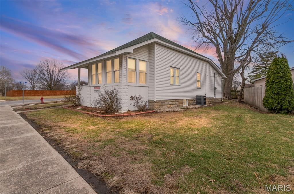 320 North State Street Roodhouse, IL 62082 - Photo 2 of 39