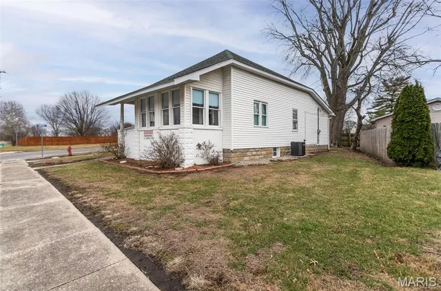 $199,900 | 320 North State Street, Roodhouse, IL 62082