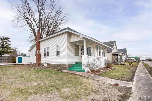 $199,900 | 320 North State Street, Roodhouse, IL 62082
