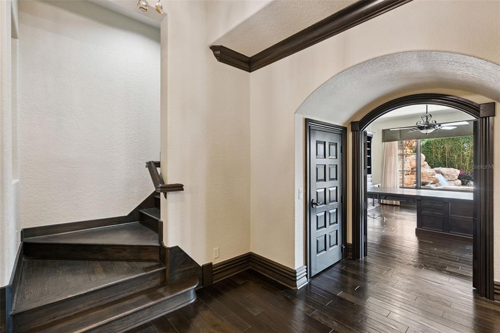 6507 Rosella Court Windermere, FL 34786 - Photo 44 of 92 a living room with furniture