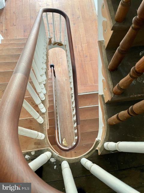 412 Old Bachmans Valley Road Westminster, MD 21157 - Photo 19 of 52 View of winding staircase