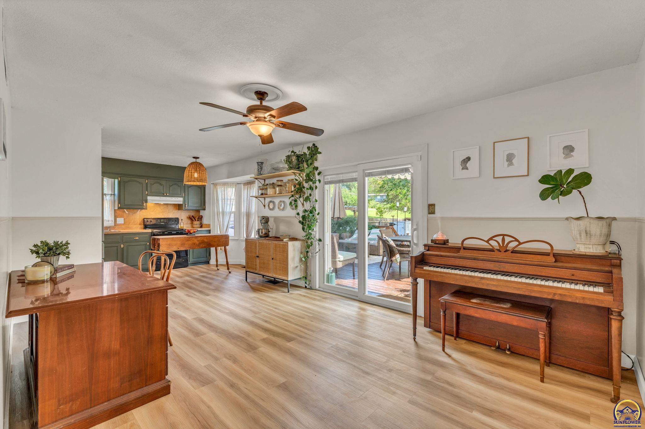 3619 Southwest 33rd Street Topeka, KS 66614 - Photo 13 of 47
