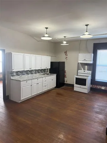 $1,800 | 111 South Collins Street, Plant City, FL 33563