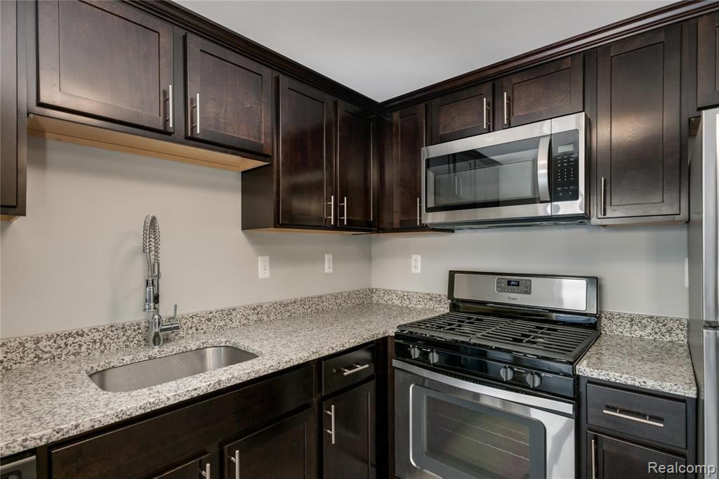 250 East Harbortown Drive, Unit 612 Detroit, MI 48207 - Photo 5 of 19