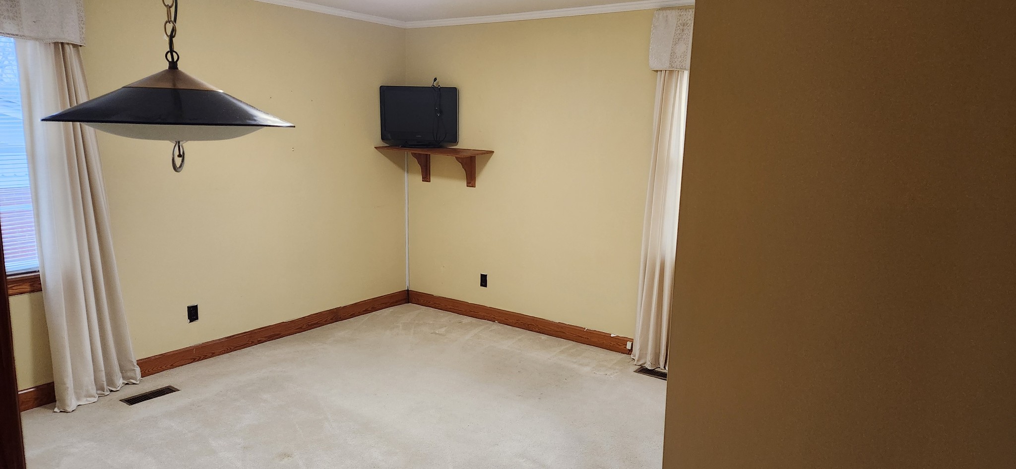 126 Riverside Drive Centerville, TN 37033 - Photo 11 of 19 a view of room with a flat screen tv