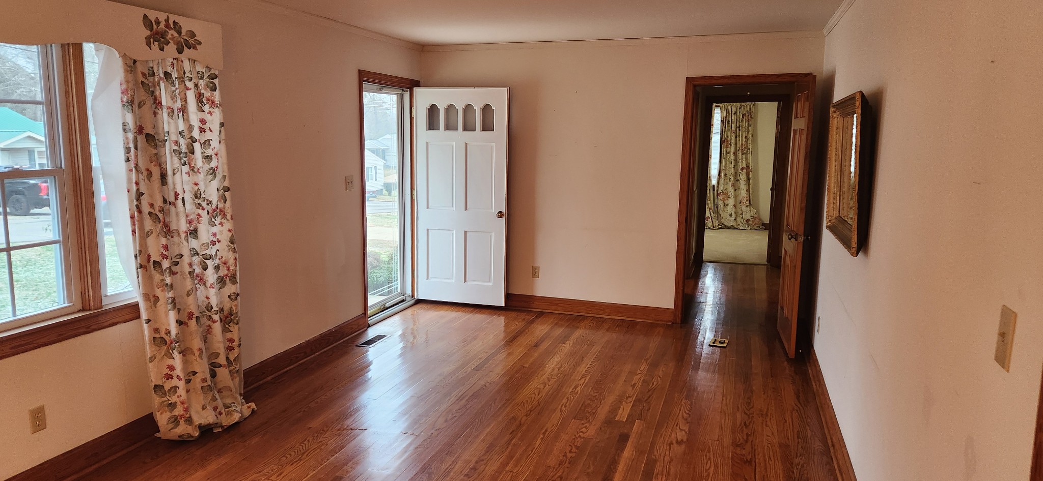 126 Riverside Drive Centerville, TN 37033 - Photo 10 of 19 a view of entryway with wooden floor