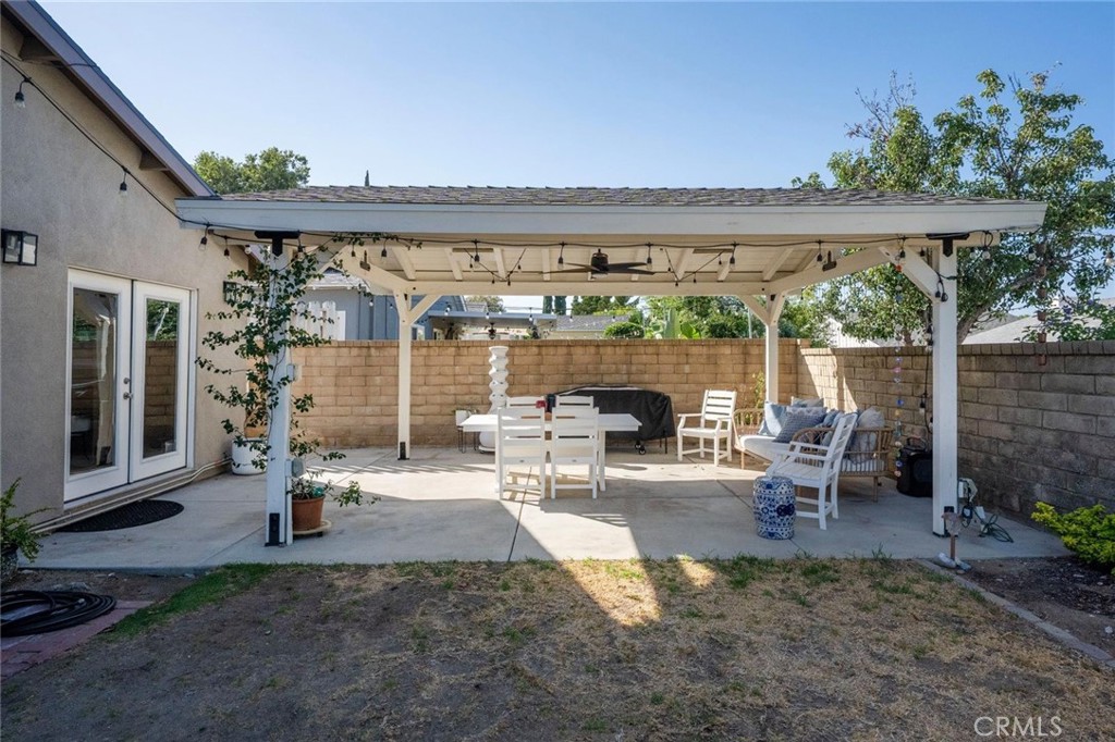 25302 Vía Ramon Valencia, CA 91355 - Photo 32 of 40 Outdoor Patio