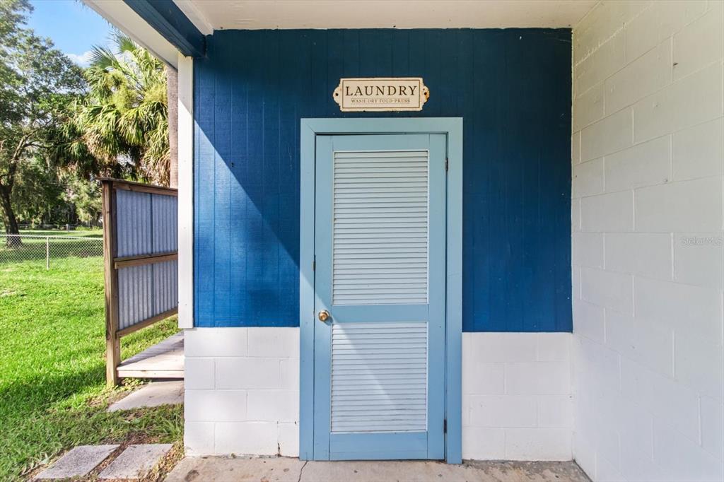 7 65th Street Yankeetown, FL 34498 - Photo 20 of 43 a sign that is on the side of a building