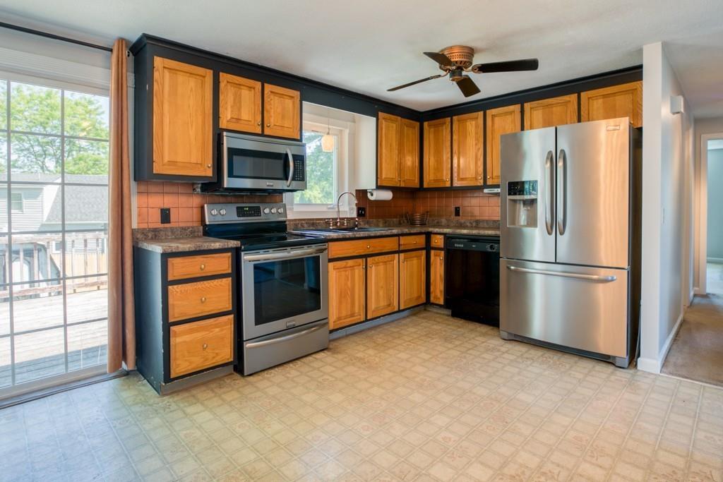 52 Aspen Road Springfield, MA 01128 - Photo 6 of 28