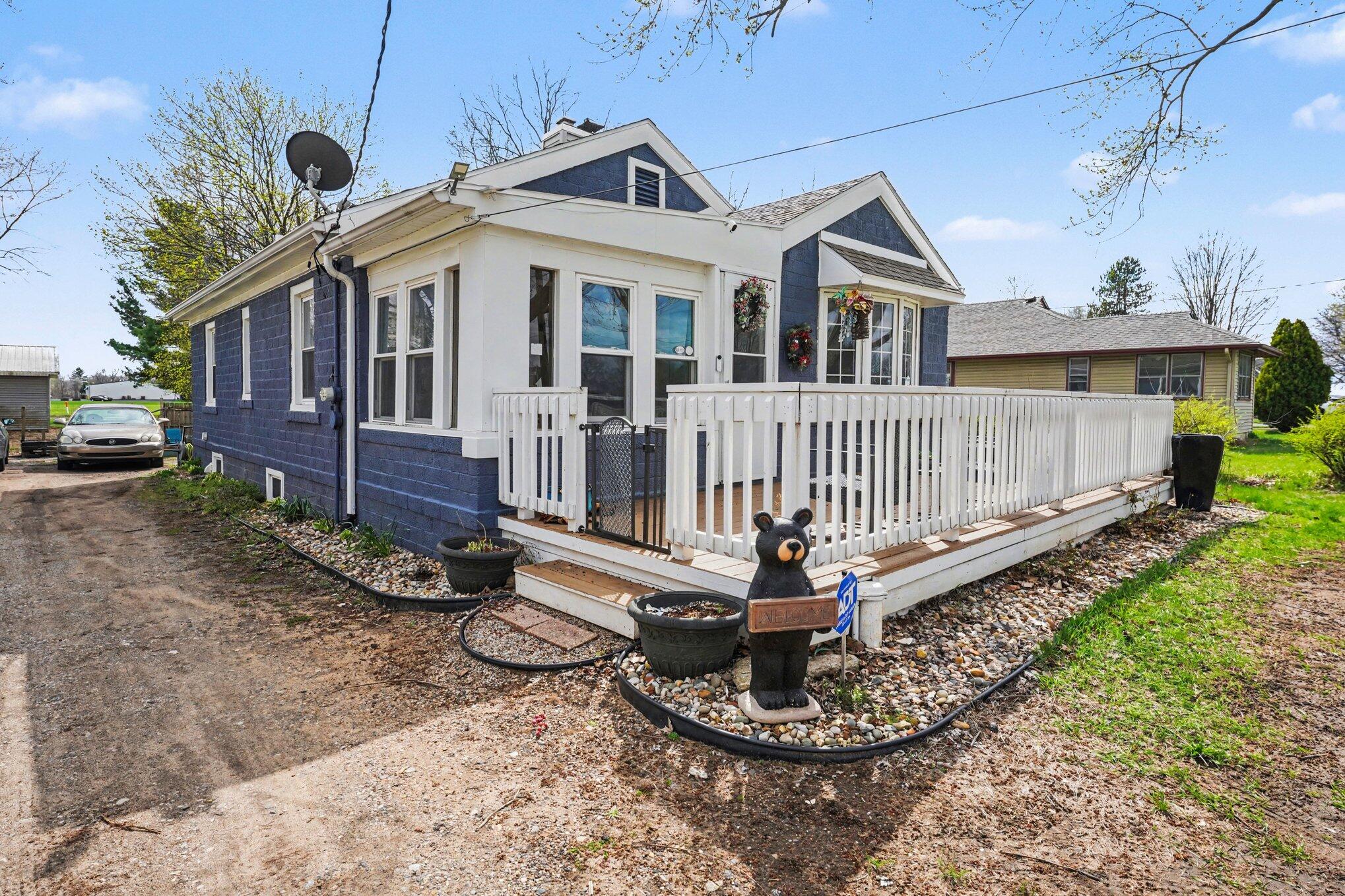 2961 West Dickman Road Springfield, MI 49037 - Photo 1 of 24 003_file_4692