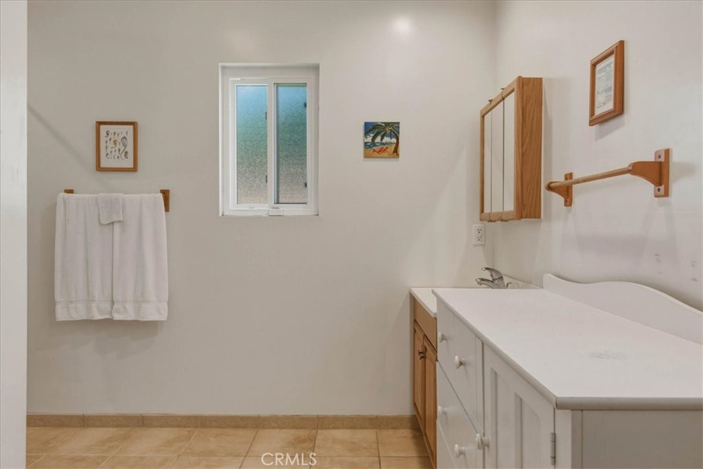 10225 Foster Road Downey, CA 90242 - Photo 19 of 34 primary bath