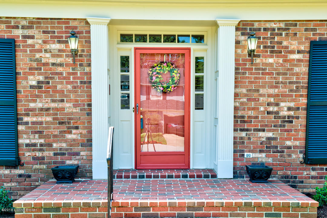 5914 Apache Road Louisville, KY 40207 - Photo 4 of 53 Attractive front!