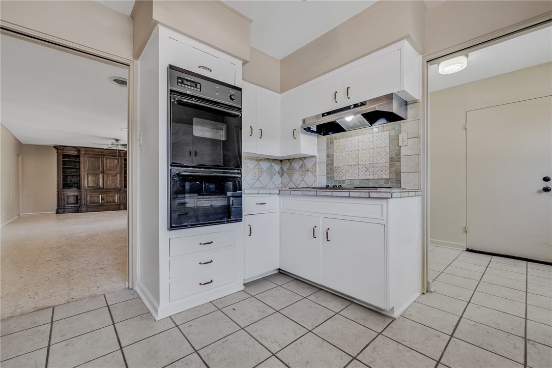 3401 Floyd Street Corpus Christi, TX 78411 - Photo 14 of 39 a kitchen with white cabinets and appliances