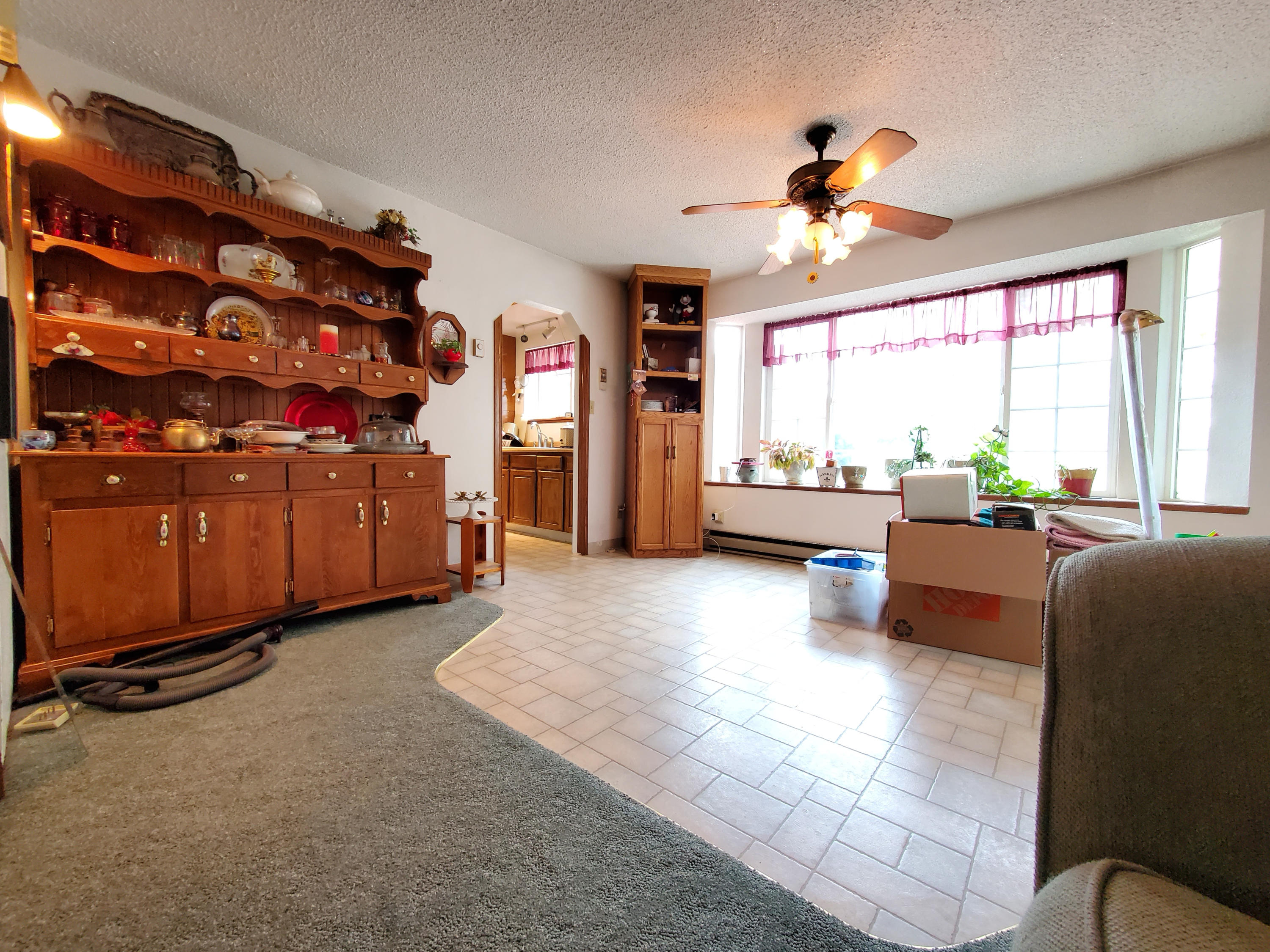 2341 Cross Road Klamath Falls, OR 97603 - Photo 5 of 33 Dining room, kitchen is through doorway, formal living room and entry are behind/to the left