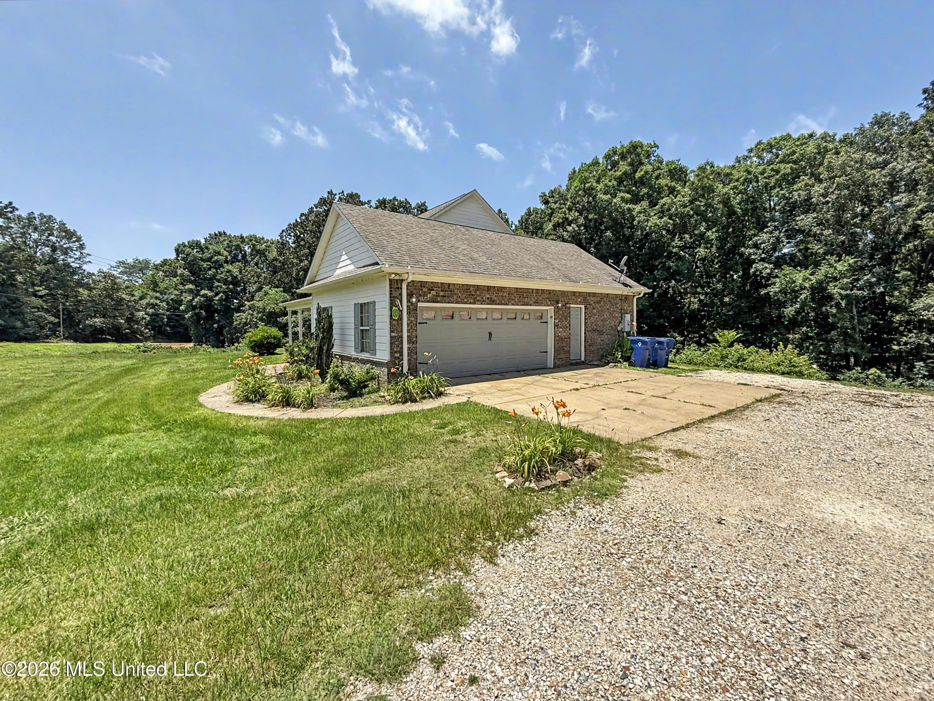 7632 Holly Springs Road Hernando, MS 38632 - Photo 3 of 15 IMG_015353