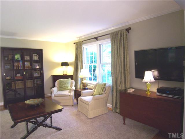 4920 Brookhurst Place Raleigh, NC 27609 - Photo 4 of 24 a living room with furniture and a potted plant