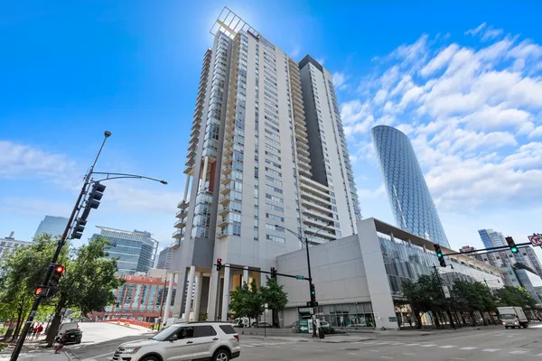 $395,000 | 737 West Washington Boulevard, Unit 3406, Chicago, IL 60661