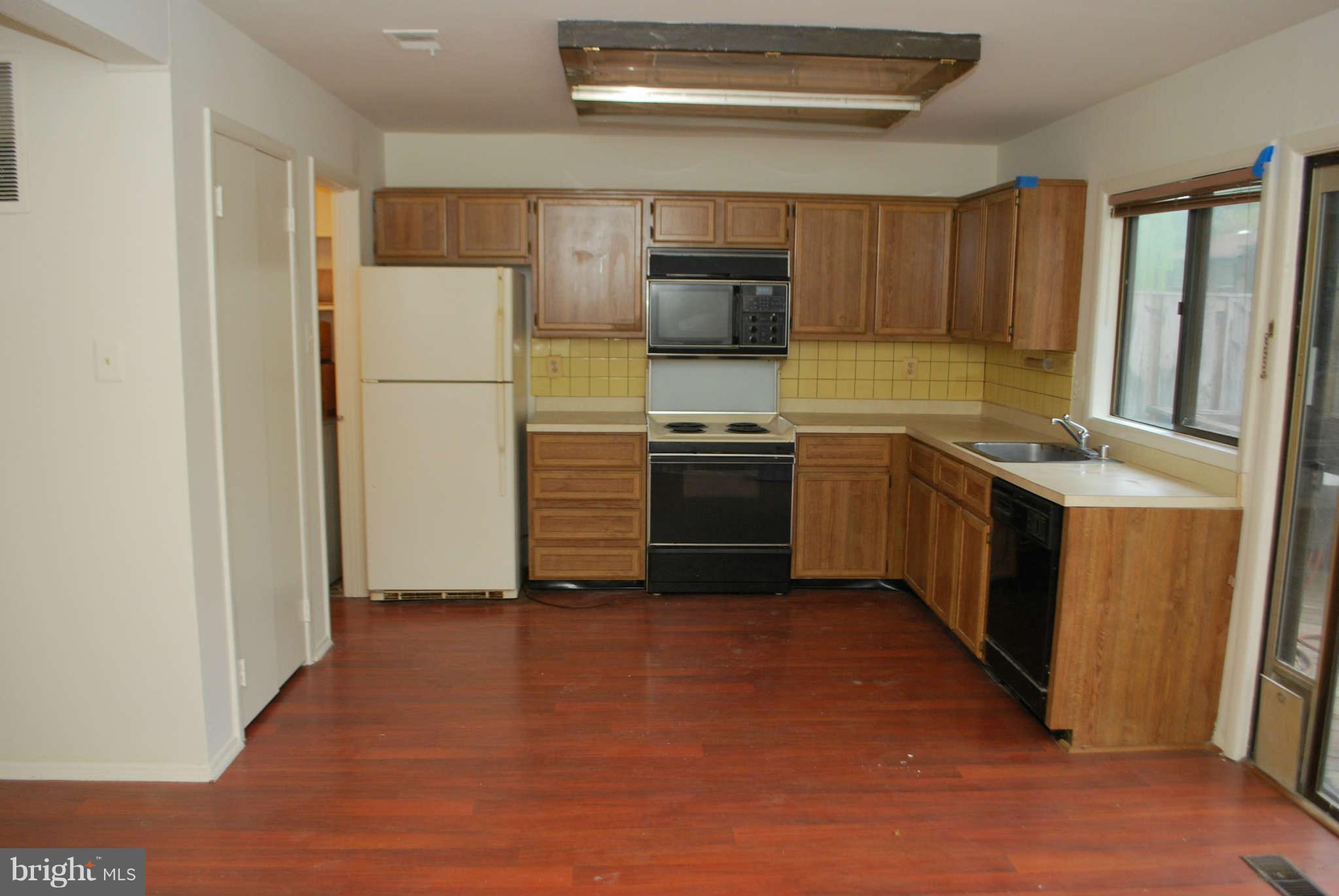 9116 Centerway Road Gaithersburg, MD 20879 - Photo 8 of 25 a kitchen with stainless steel appliances granite countertop a refrigerator stove and sink