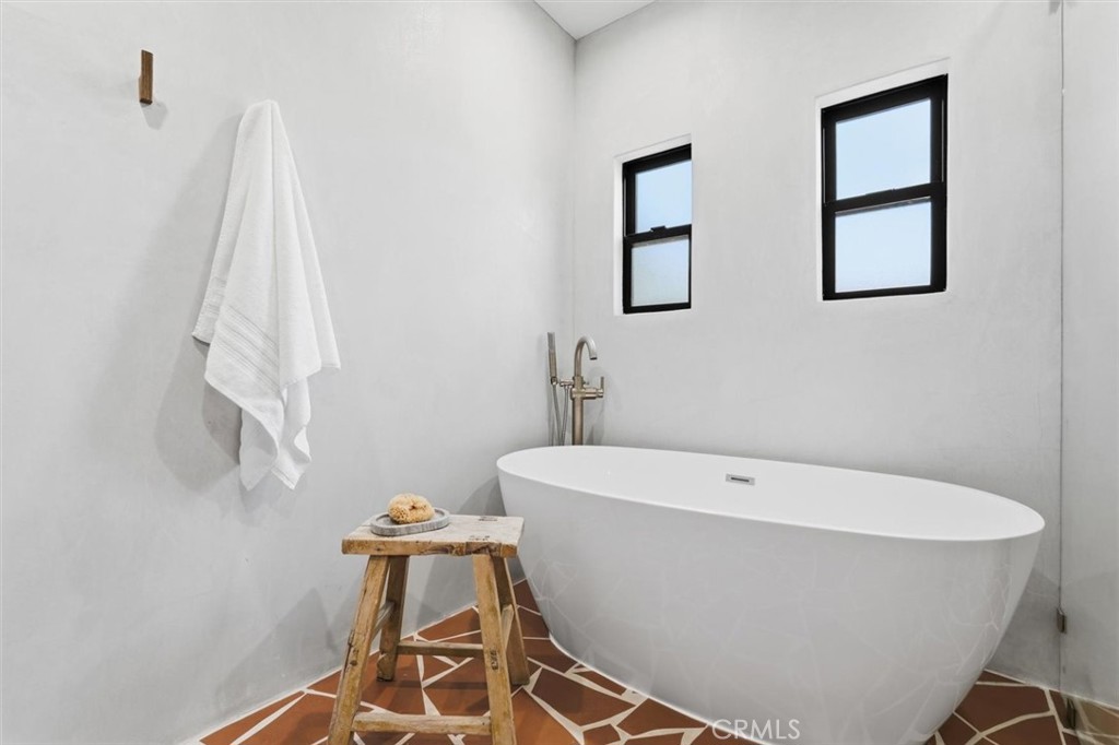 8140 Calabar Avenue Playa del Rey, CA 90293 - Photo 30 of 60 a white bath tub sitting next to a white sink