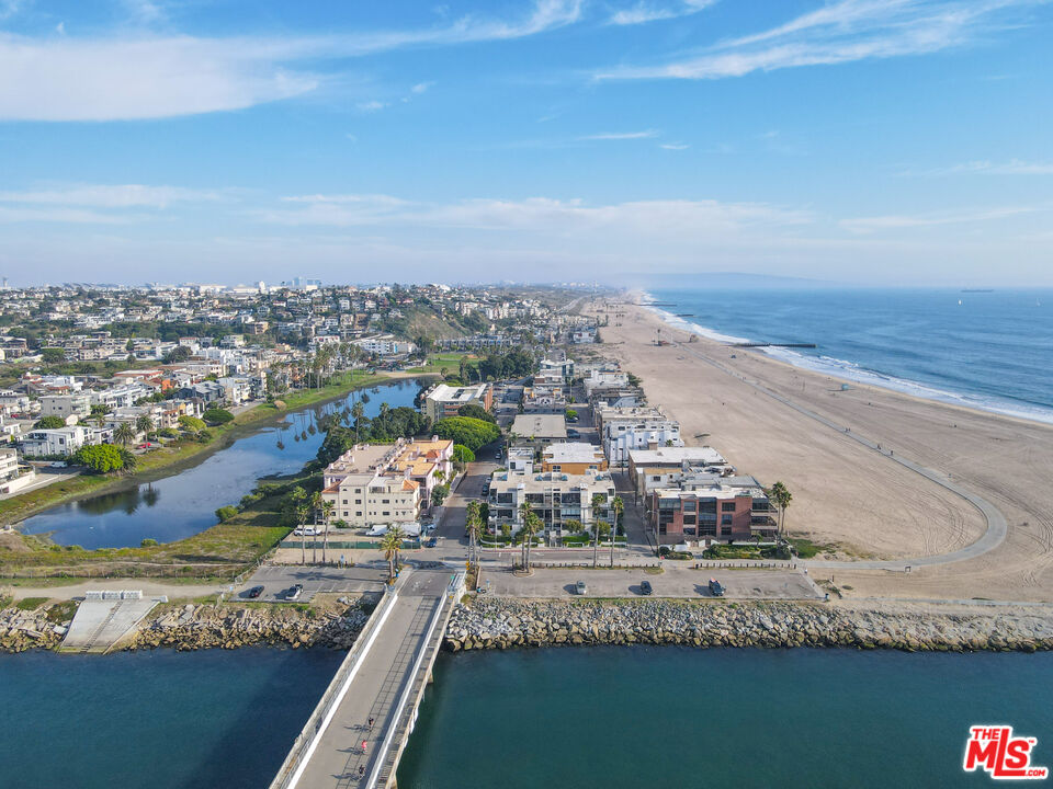 6209 Pacific Avenue, Unit 103 Playa del Rey, CA 90293 - Photo 21 of 40 a view of a city