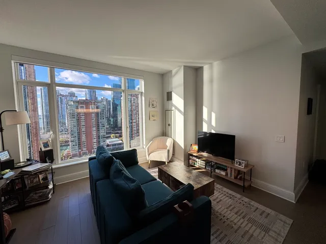 $4,500 | 514 North Peshtigo Court, Unit 2407, Chicago, IL 60611