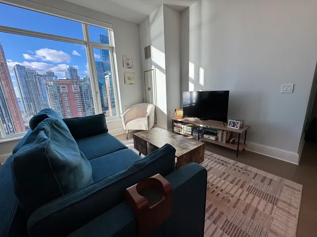 $4,500 | 514 North Peshtigo Court, Unit 2407, Chicago, IL 60611