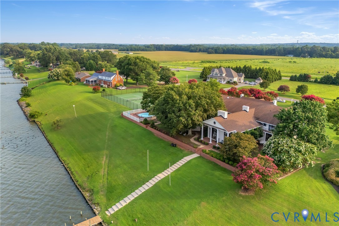 467 Daingerfield Road Tappahannock, VA 22560 - Photo 49 of 50 a view of a city