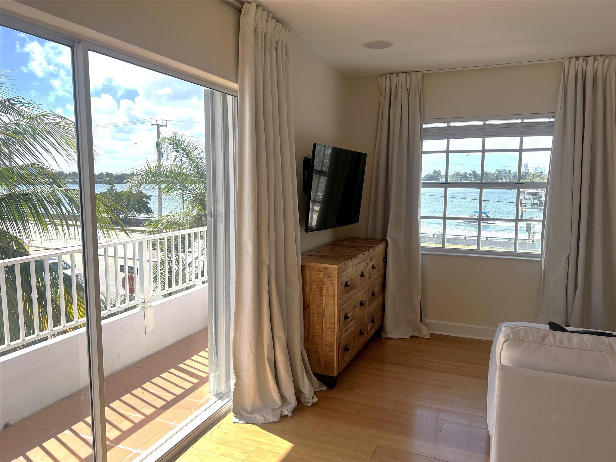 355 Virginia Street Hollywood, FL 33019 - Photo 10 of 34 Photo 10
