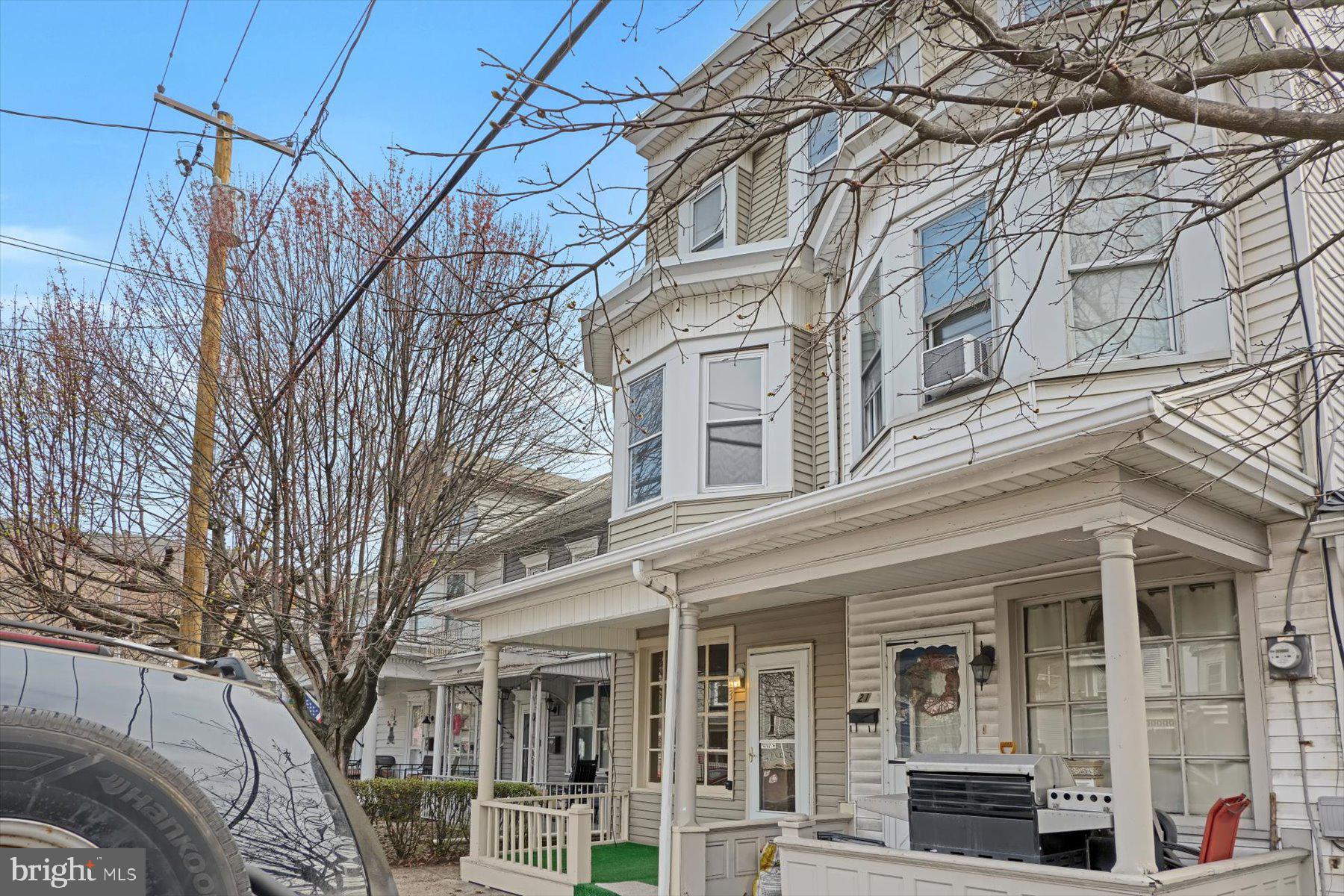 23 North 6th Street Shamokin, PA 17872 - Photo 3 of 27 front view of a building