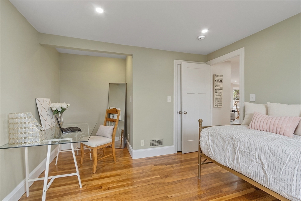 287 Waverly Road North Andover, MA 01845 - Photo 18 of 40 Gallery Image 18