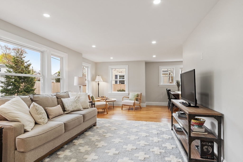 287 Waverly Road North Andover, MA 01845 - Photo 2 of 40 Gallery Image 2