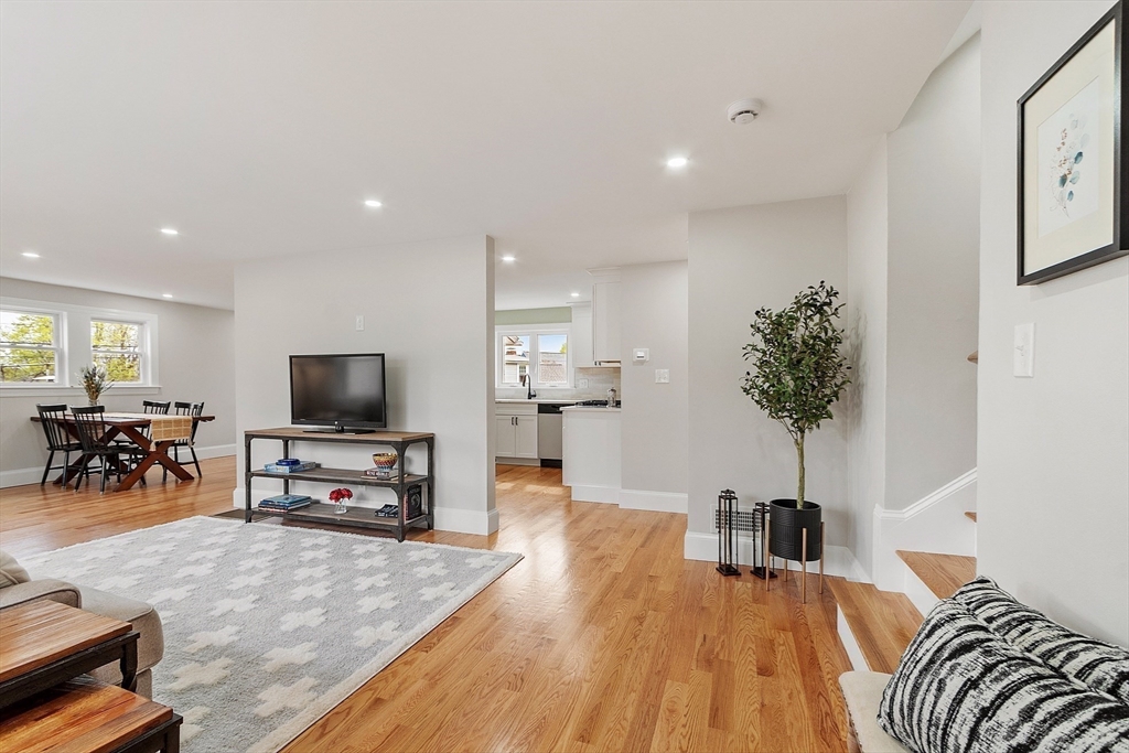 287 Waverly Road North Andover, MA 01845 - Photo 6 of 40 Gallery Image 6