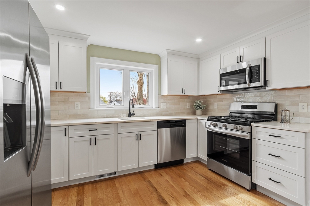 287 Waverly Road North Andover, MA 01845 - Photo 8 of 40 Gallery Image 8