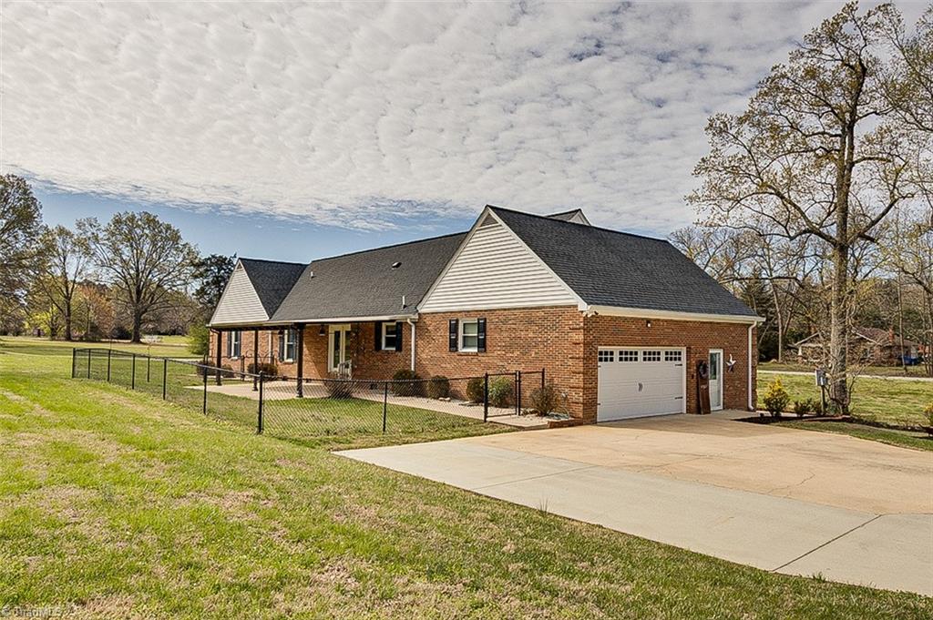 4701 Liberty Road Greensboro, NC 27406 - Photo 9 of 49