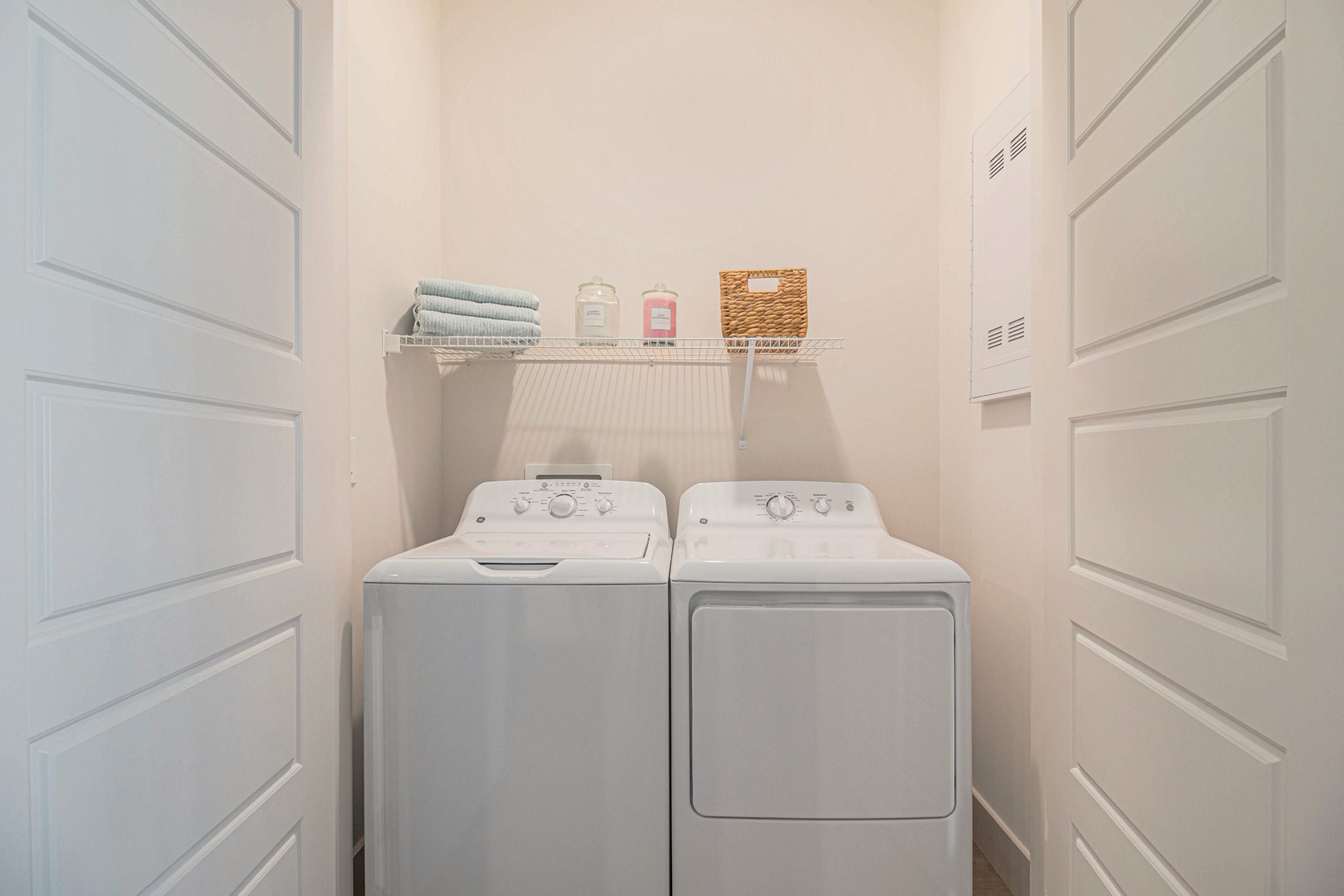 1801 Smith Street, Unit 1701 Houston, TX 77002 - Photo 12 of 25 a utility room with dryer and washer