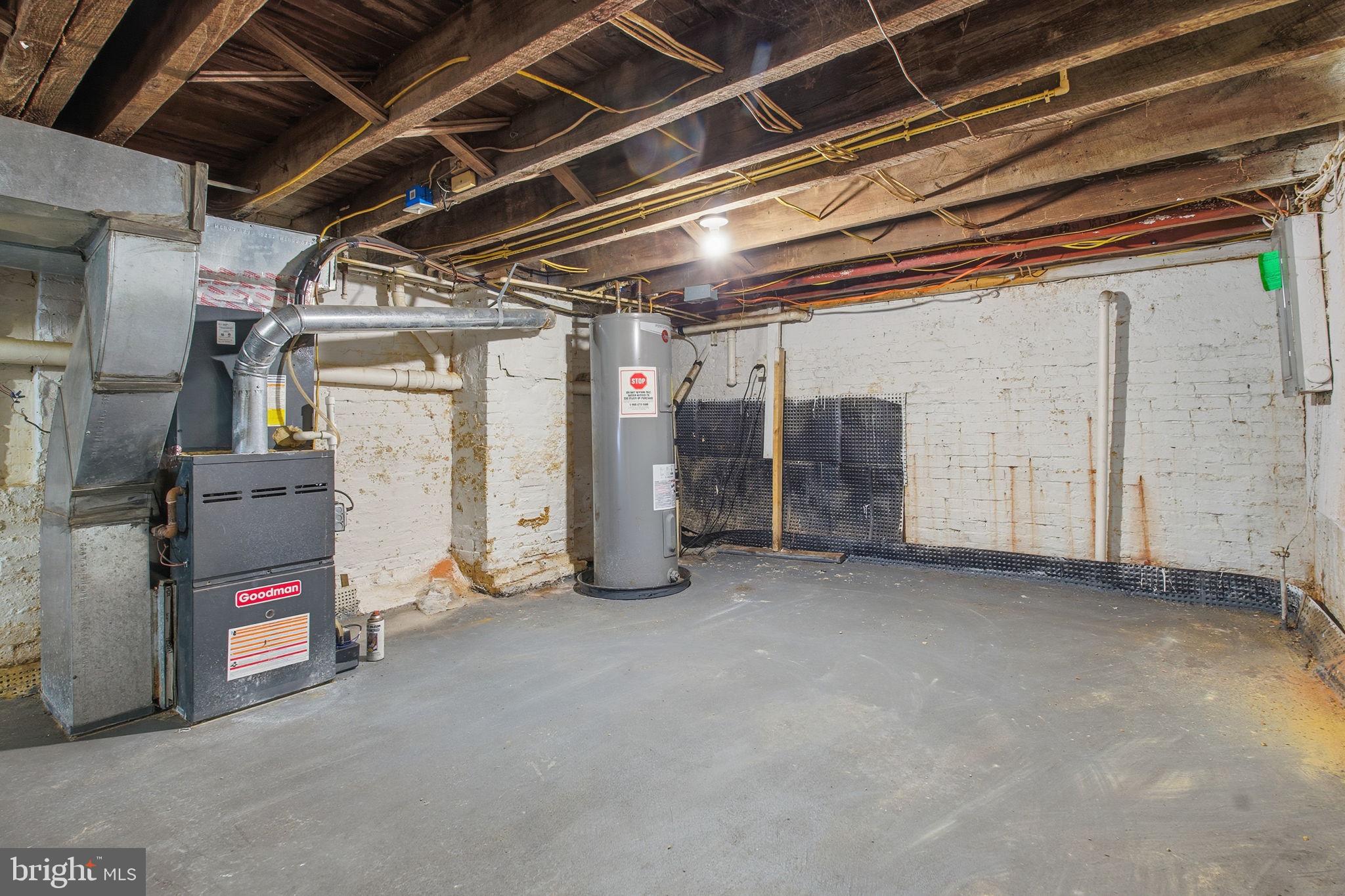 1806 East Lafayette Avenue Baltimore, MD 21213 - Photo 31 of 33 a view of empty room with refrigerator