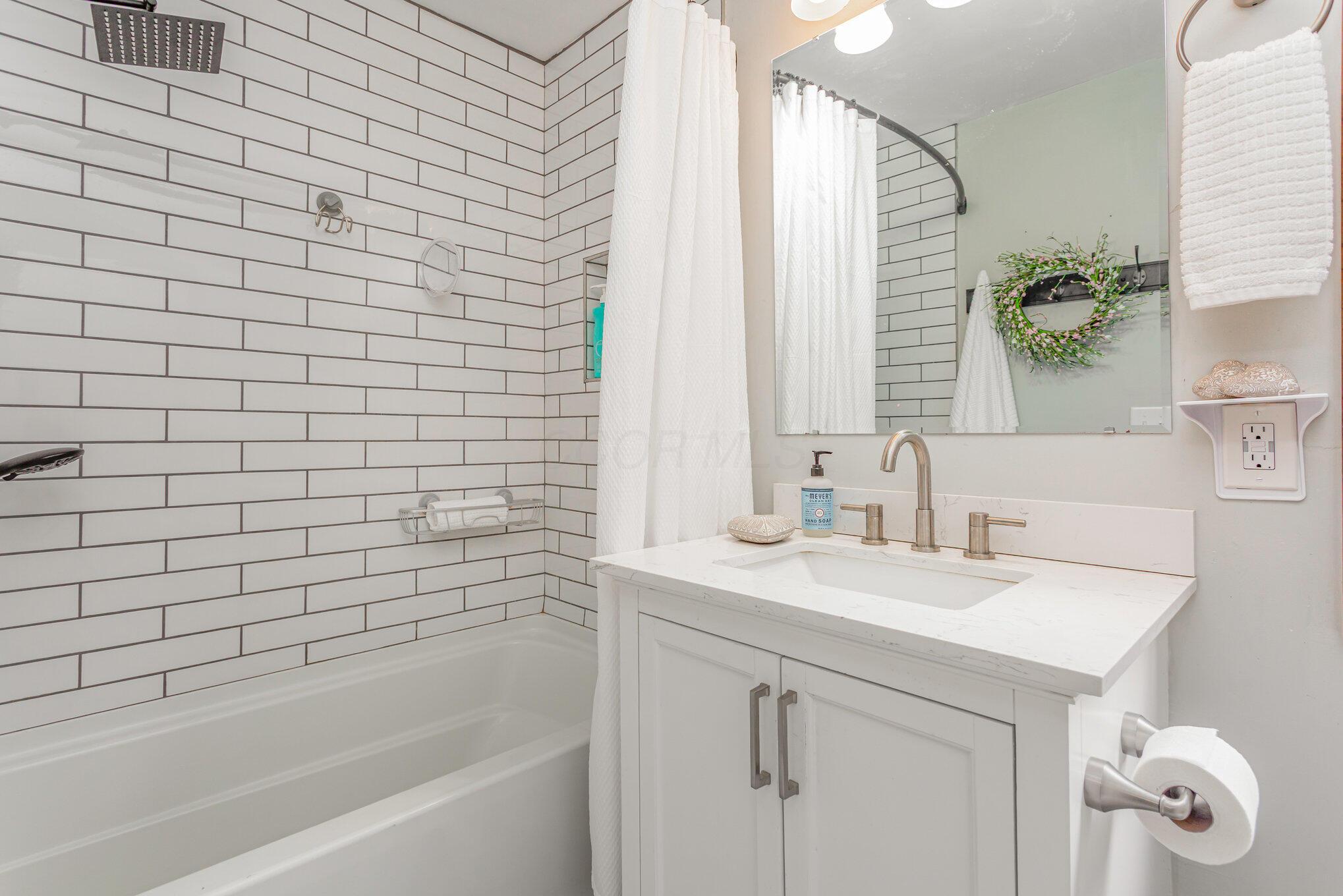 1190 Hyatts Road Delaware, OH 43015 - Photo 23 of 54 2nd Floor Full Bath