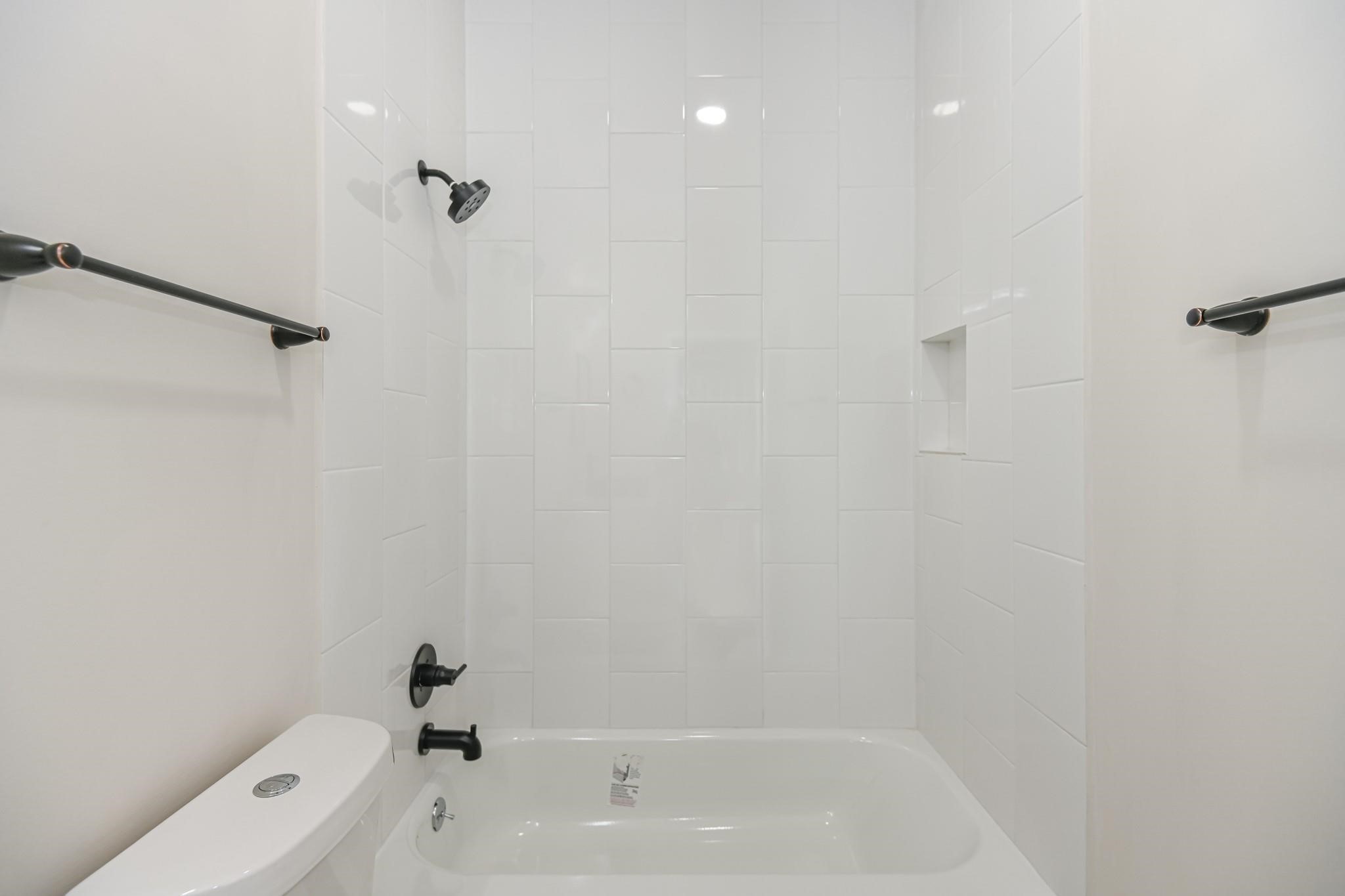 2902 Houston Avenue Houston, TX 77009 - Photo 36 of 42 a bathroom with a tub