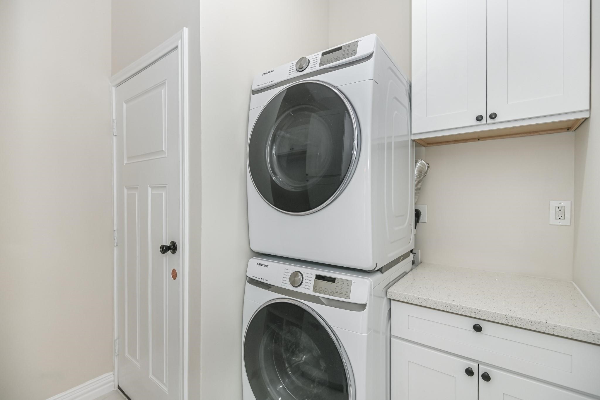2902 Houston Avenue Houston, TX 77009 - Photo 42 of 42 a utility room with dryer and washer