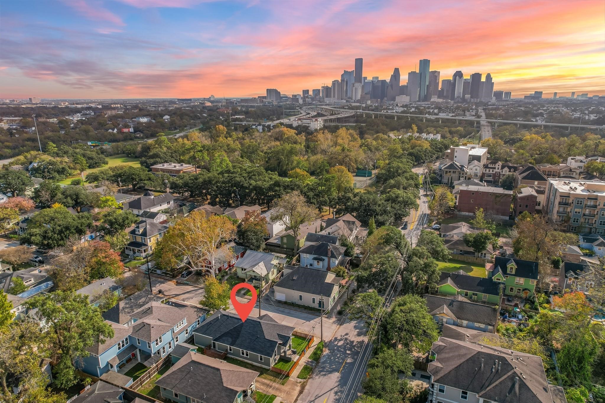 2902 Houston Avenue Houston, TX 77009 - Photo 9 of 42 a view of city and mountain
