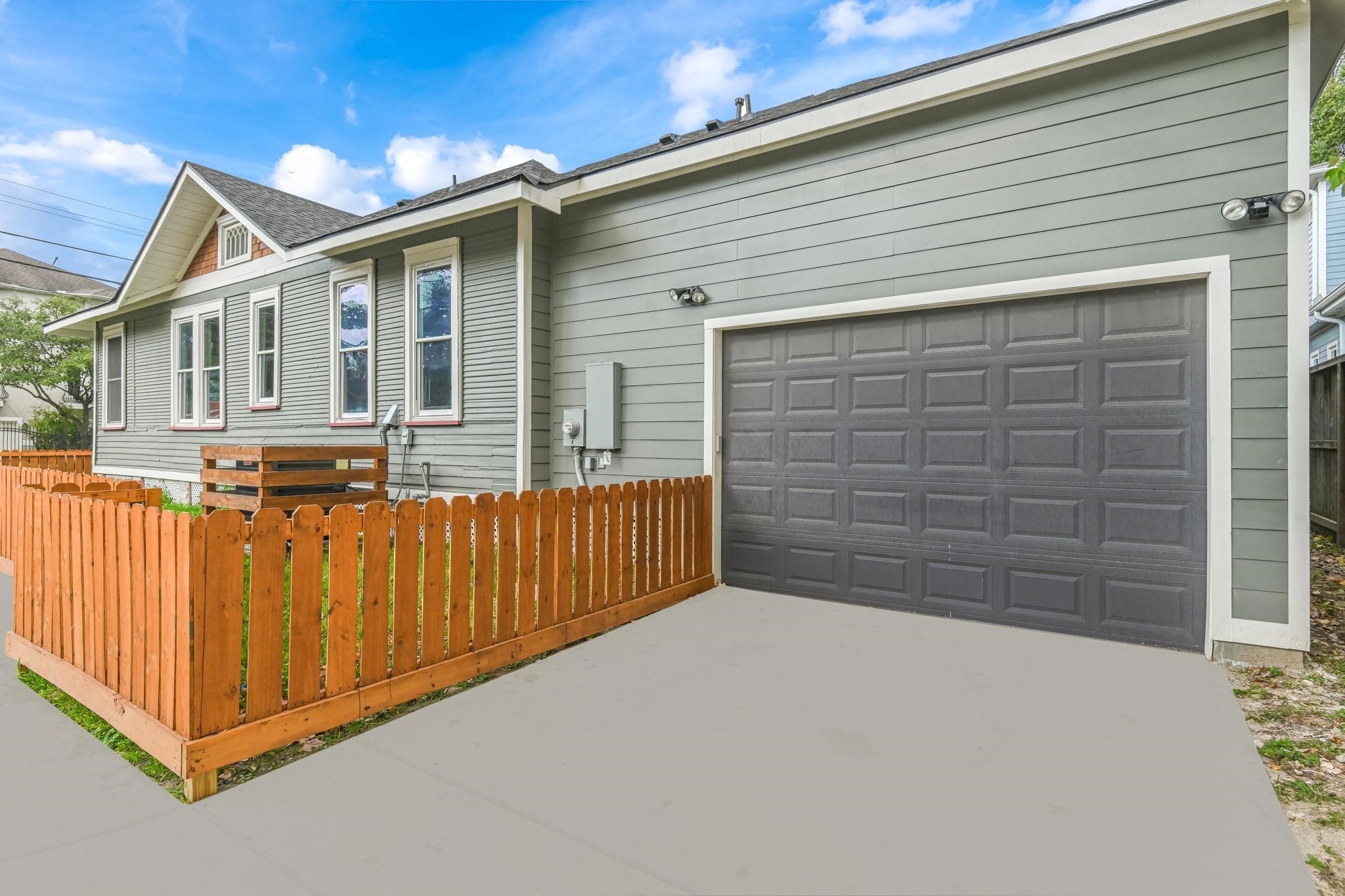 2902 Houston Avenue Houston, TX 77009 - Photo 10 of 42 a view of a house with wooden fence